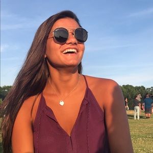 Meet your Posher, Emily